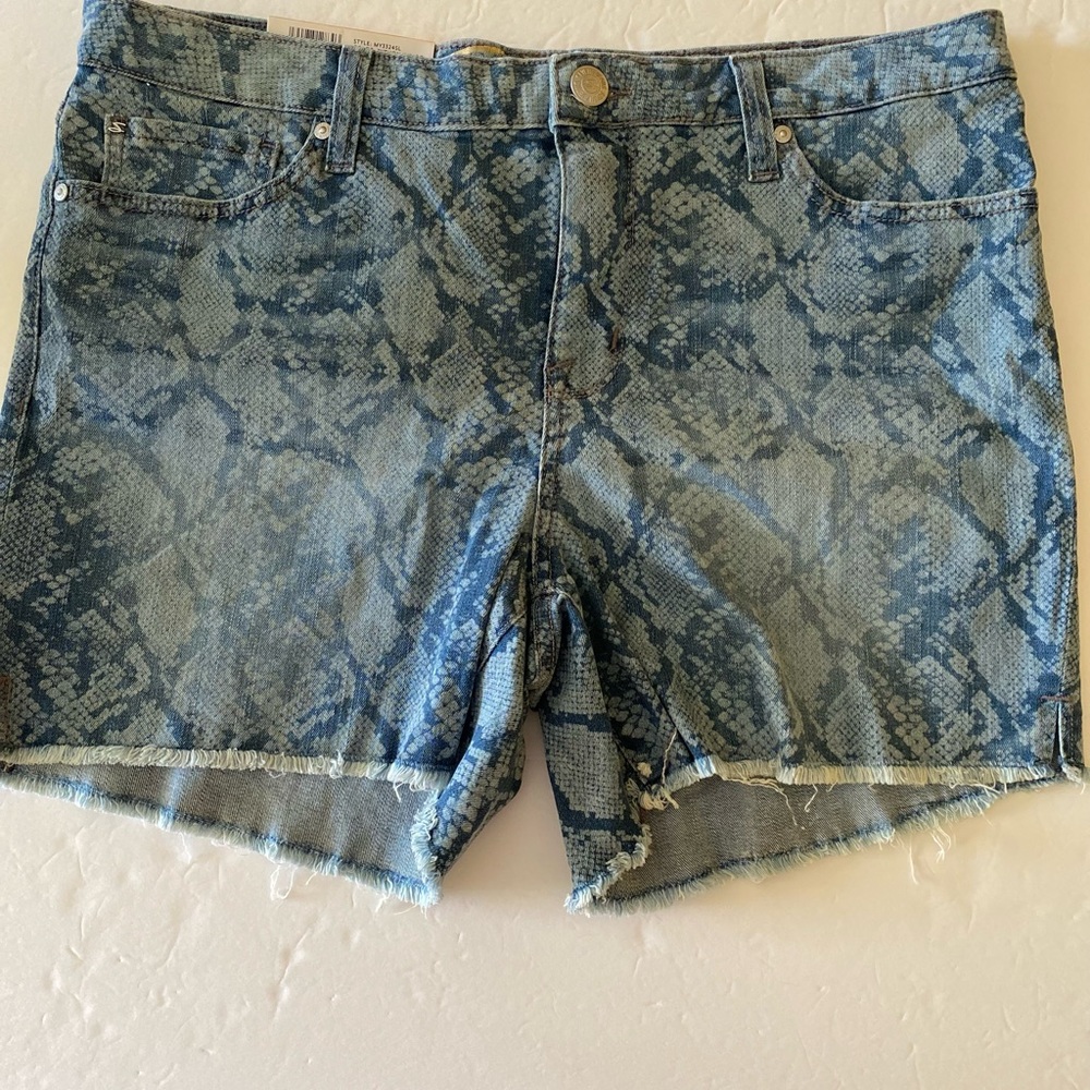 Seven7 Snakeskin Weekend Blue Jean Denim Shorts Women’s NWT Size 12